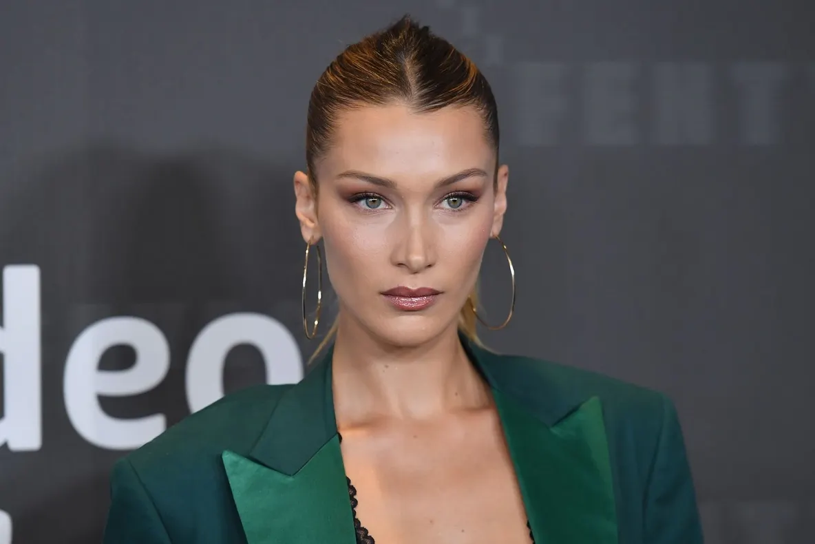 Bella Hadid își lansează propriul brand de frumusețe, Orebella