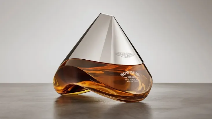 Cel mai fin scotch din lume se servește într-un decantor futurist realizat de Aston Martin