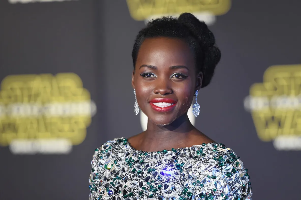Lupita Nyong'o dezvăluie trucurile pentru un machiaj rezistent la transpirație