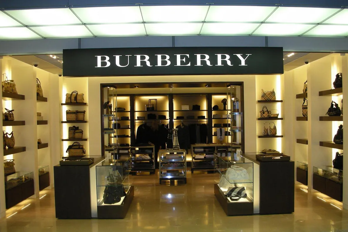 Burberry anunță concedieri la nivel global