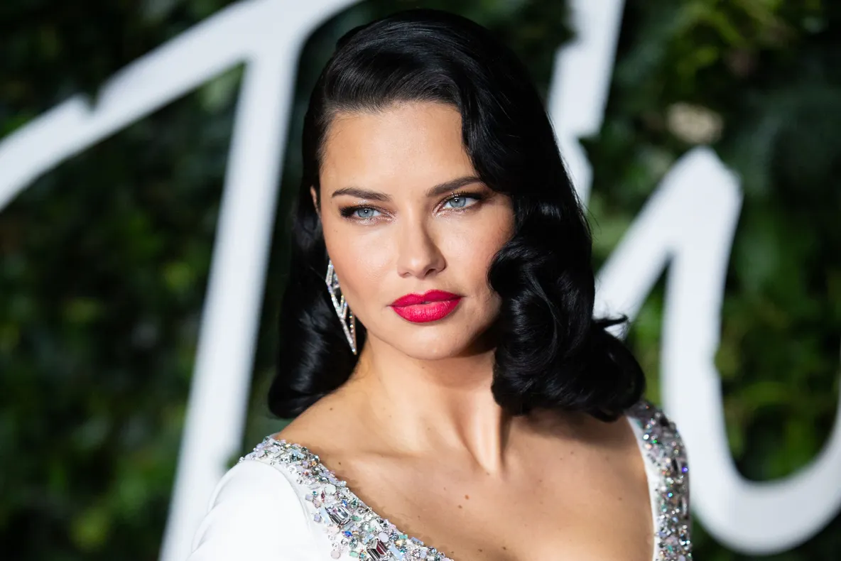 Adriana Lima revine la Victoria’s Secret la 41 de ani