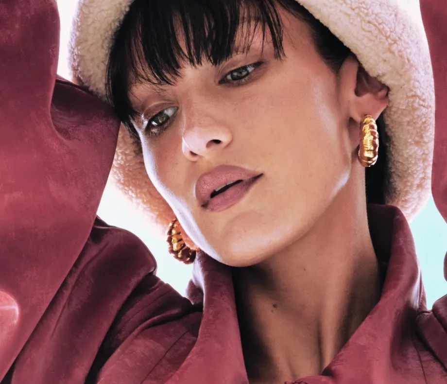 Bella Hadid este din nou singură