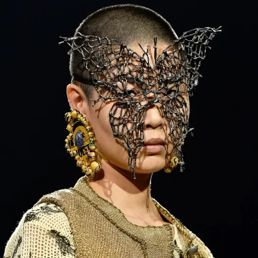 FASHION WEEK | Cele mai extreme look-uri