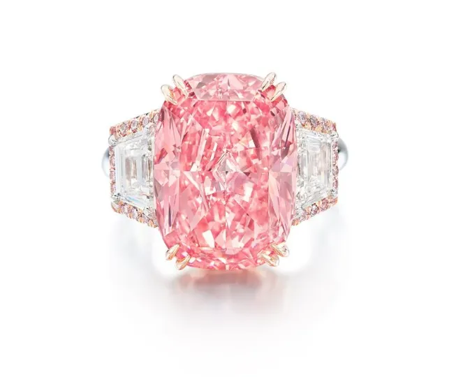 Preț record pentru un diamant roz, la licitația Sotheby’s