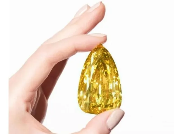 Cel mai mare diamant „fără defecte” din lume a ajuns la gunoi. Acum e scos la licitație