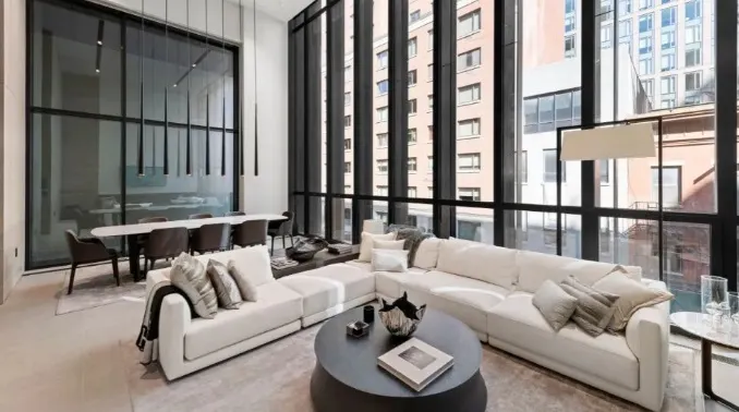 Cum arată apartamentul din New York de 11,5 milioane de dolari cu piscină în camera de zi