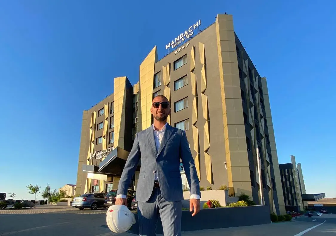 Cât costă cazarea la hotelul lui Ștefan Mandachi din Suceava, de Crăciun
