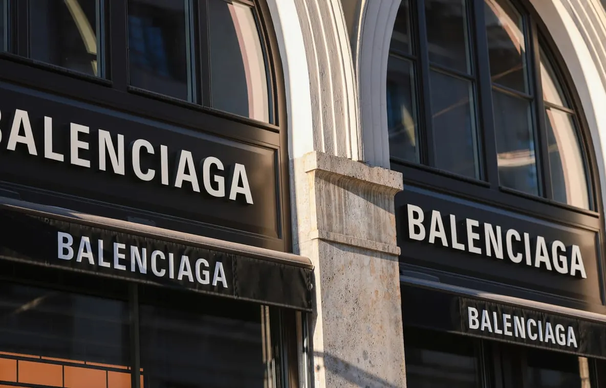 Reclama de la Balenciaga, desființată de un influencer român