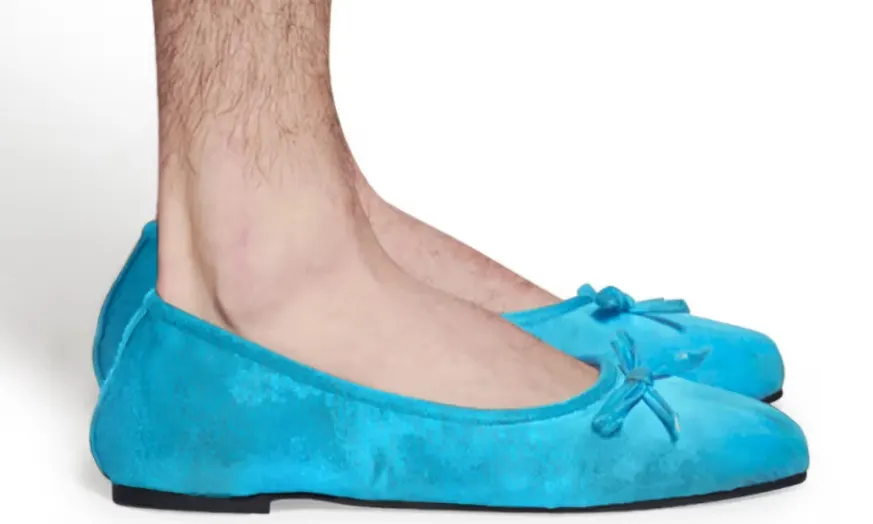 Balenciaga a lansat balerini pentru bărbați. Cât costă o pereche