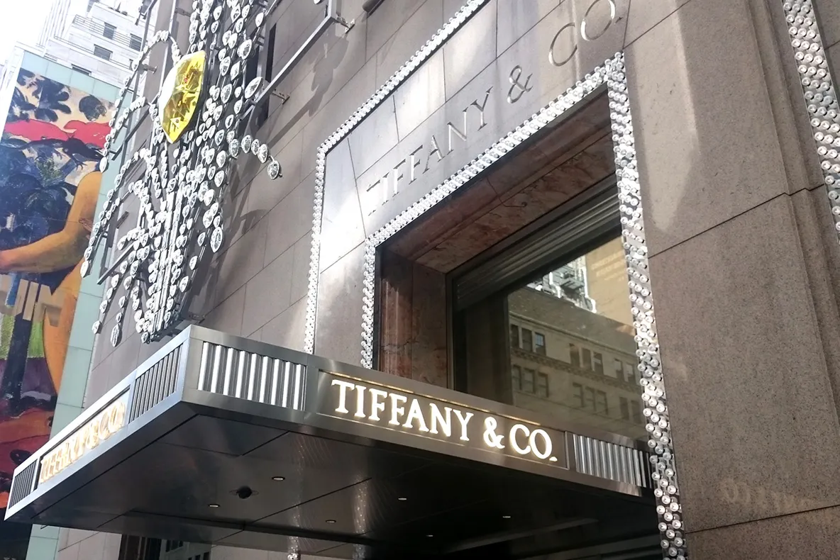 Tiffany & Co. și-a renovat complet celebrul magazin Fifth Avenue. Interiorul e fabulos