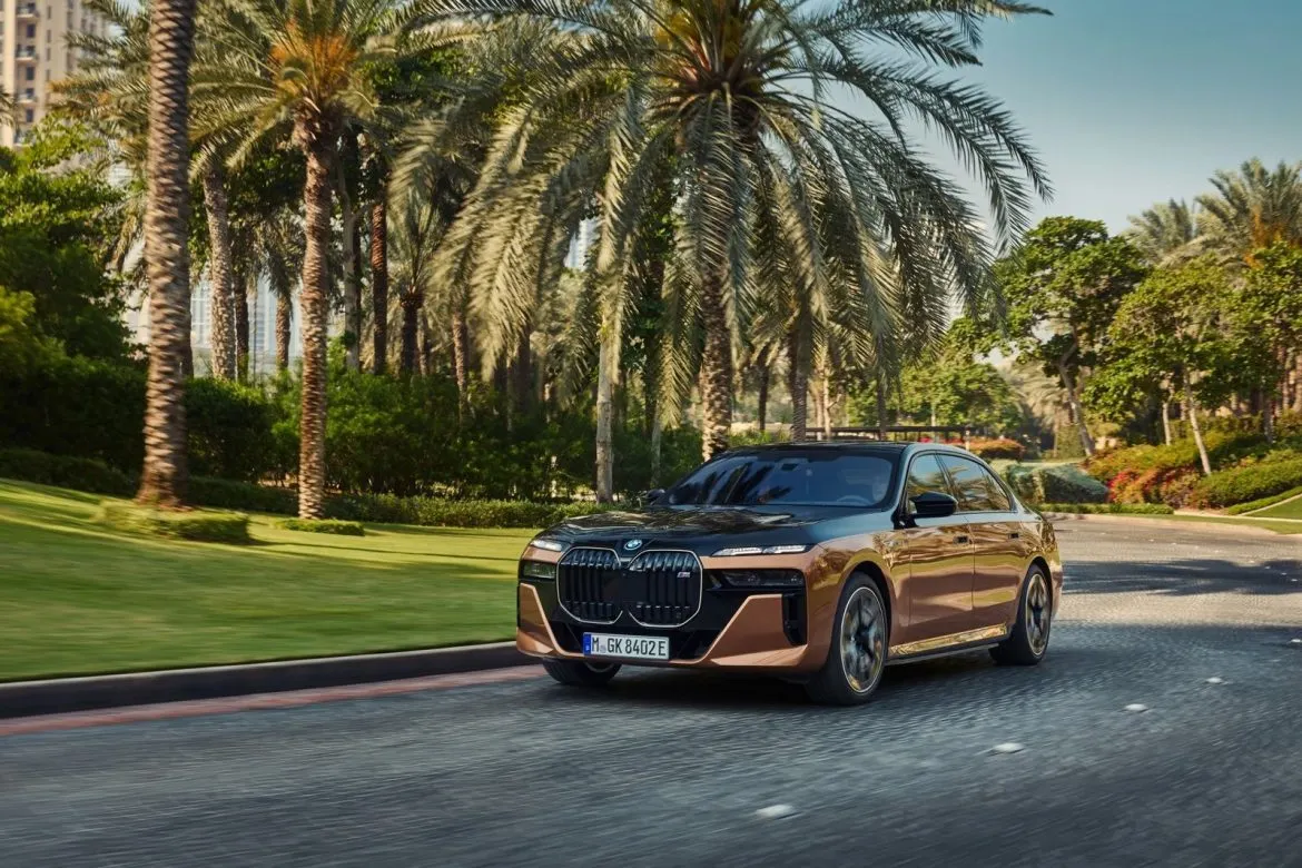 Cât costă cea mai rapidă și mai puternică mașină electrică realizată vreodată de BMW