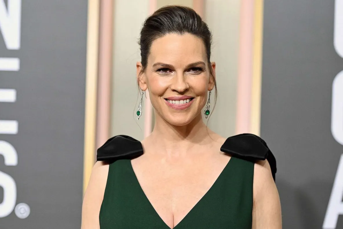 Hilary Swank a devenit mamă de gemeni la 48 de ani. Prima imagine cu bebelușii