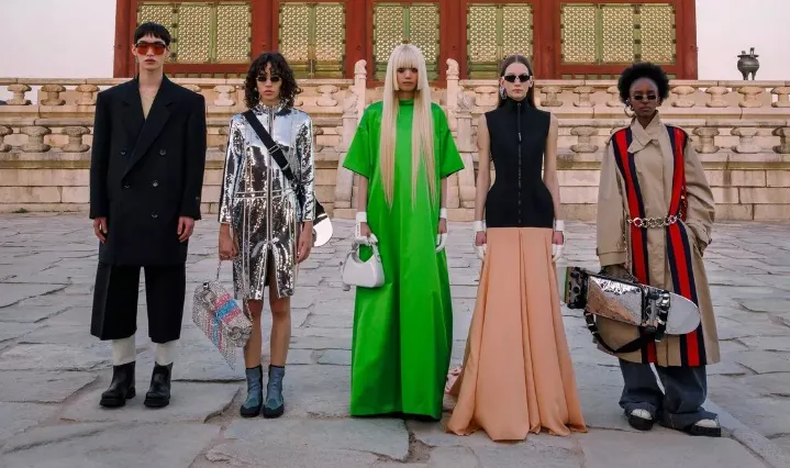 Gucci în Seul: noua colecție, fabricată în Italia, infuzată cu cultura K