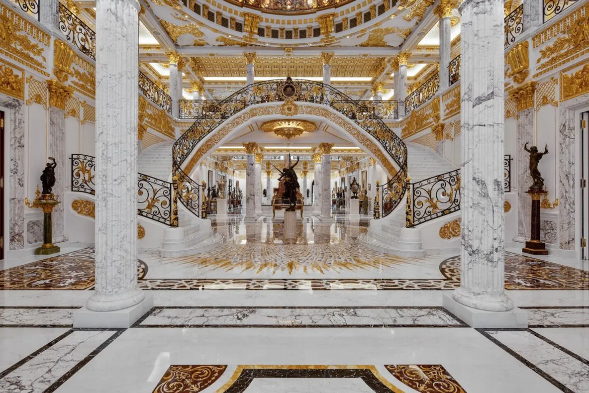 Un conac din Dubai este decorat cu 700.000 de foi de aur