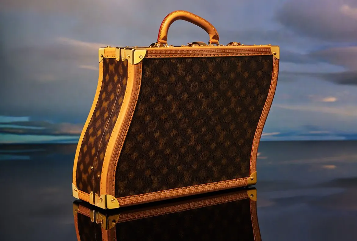 Louis Vuitton lansează o colecție Via „Treasure Trunks”, care va fi vândută ca NFT-uri în ediție limitată