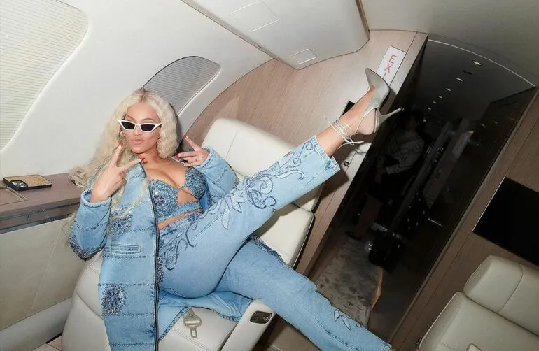 Cum arată interiorul luxosului avion de 40 mil. $, pe care Beyonce i l-a dăruit lui Jay-Z