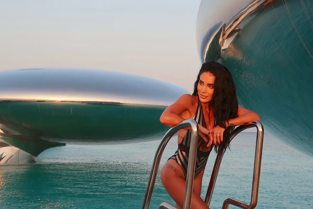Adelina Pestrițu a făcut turul vilei ultra luxoase în care stă cazată pe perioada vacanței din Arabia Saudită