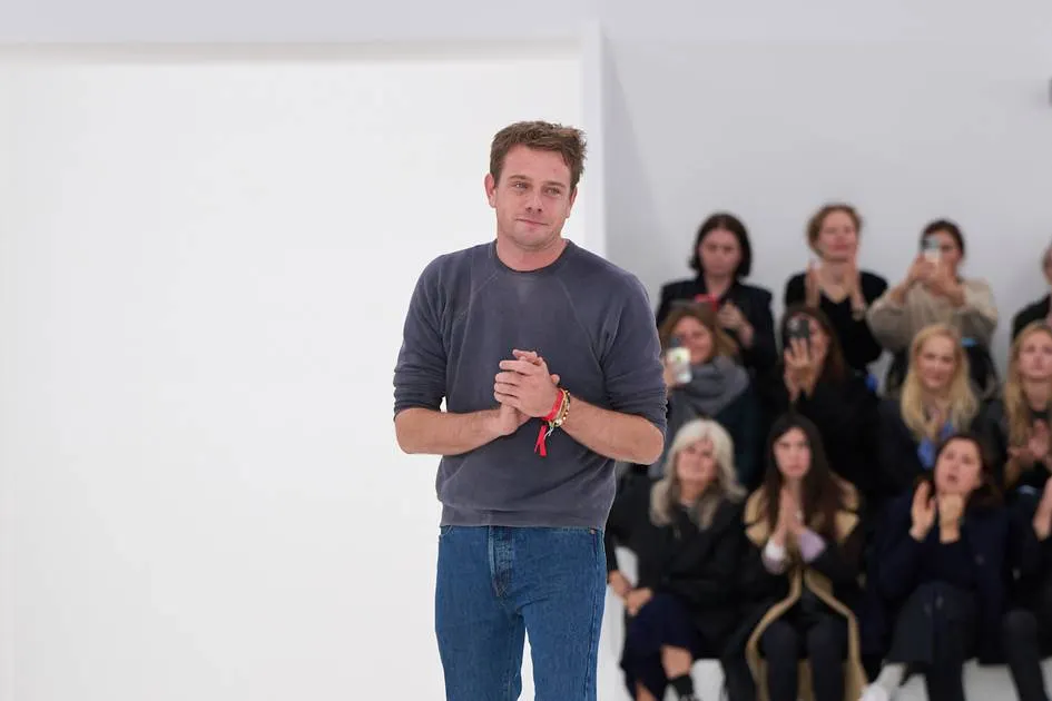 Jonathan Anderson a fost numit director artistic pentru toate colecțiile Dior