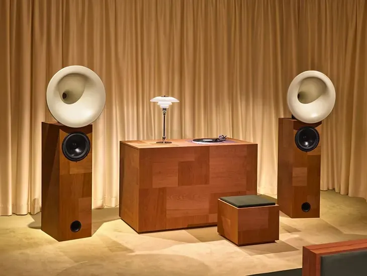 Valentino introduce „L’Atelier Sonore”, o instalație imersivă care îmbină moda cu muzica