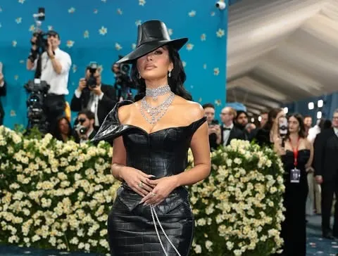Secretele lui Kim Kardashian pentru un corp perfect