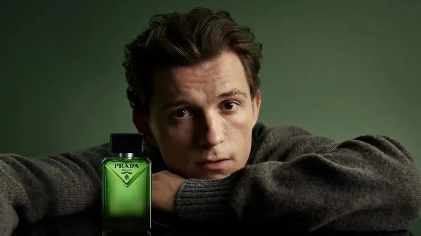 Tom Holland devine imaginea Prada Beauty