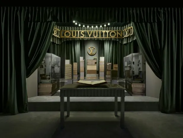 Louis Vuitton sărbătorește 100 de ani de Art Deco cu o expoziție captivantă la Paris