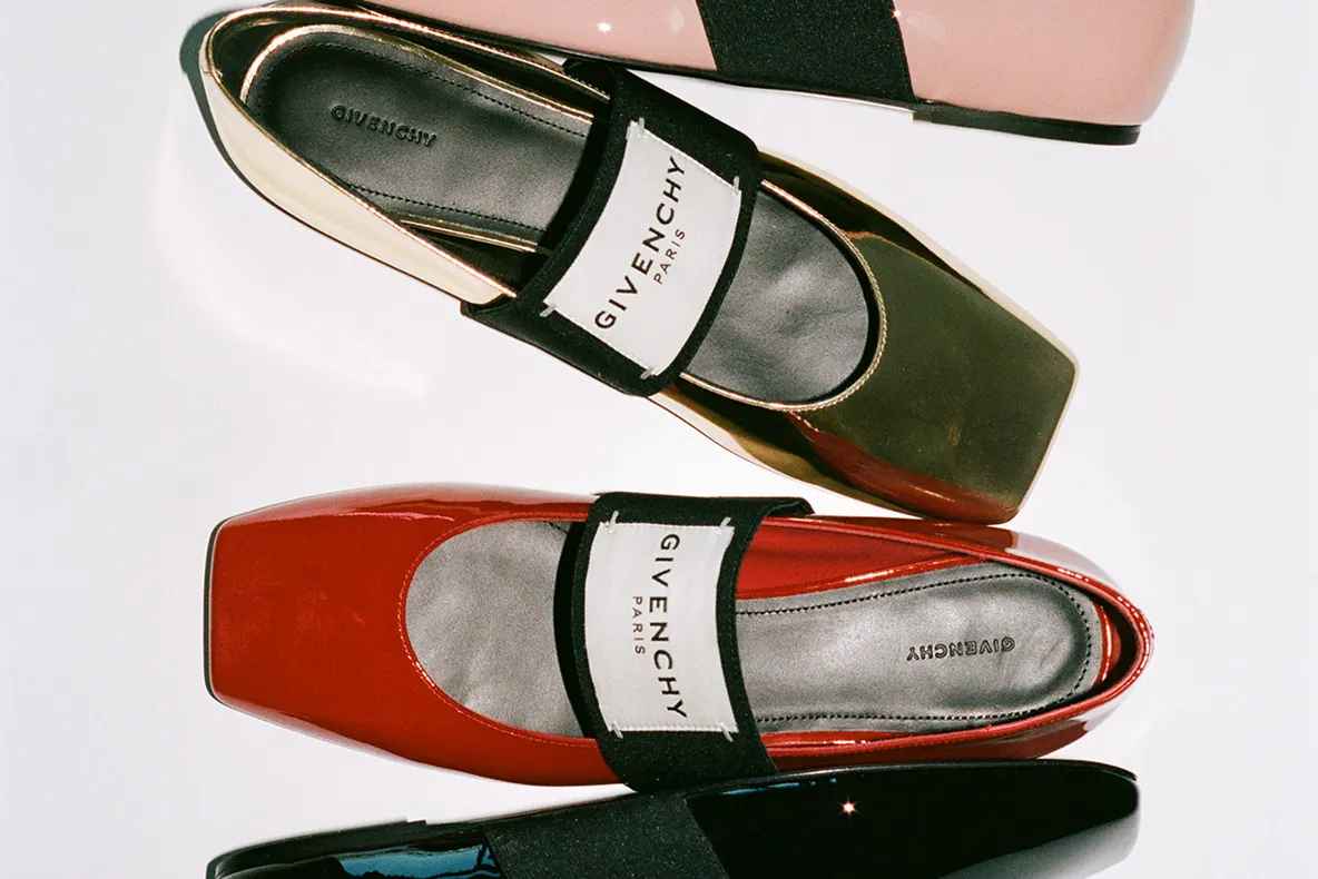 Givenchy reinventează balerinii