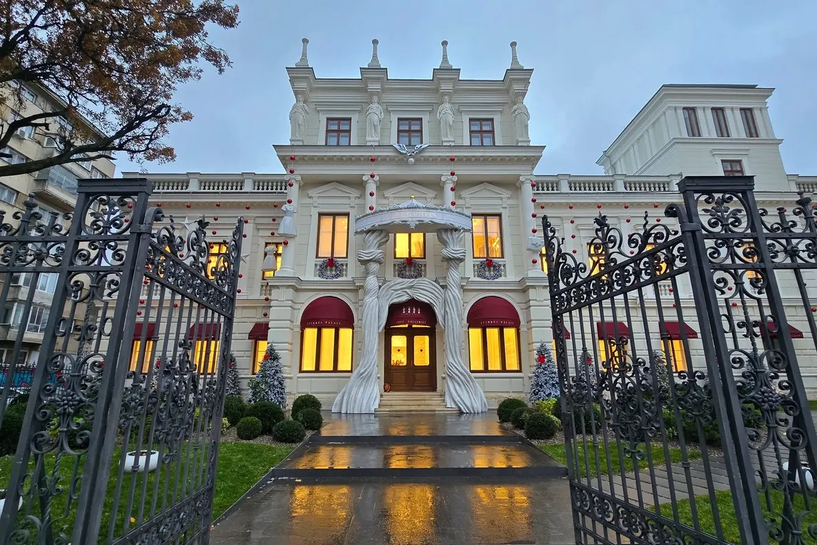 Se deschide Palatul Știrbei, transformat în mall de lux