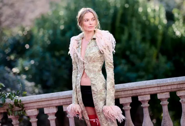 Maratonul de modă al lui Margot Robbie pentru turneul promoțional „Wuthering Heights”