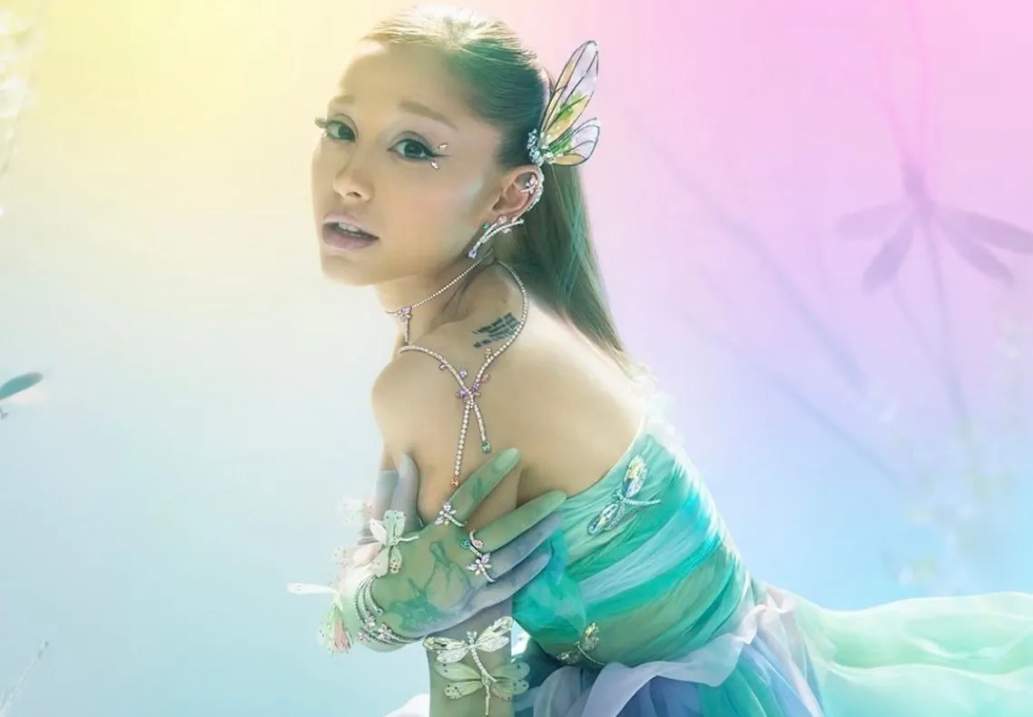 Ariana Grande semnează o nouă colecție capsulă cu Swarovski