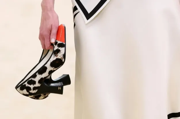 La Chanel, Matthieu Blazy face din pantofi cel mai râvnit accesoriu
