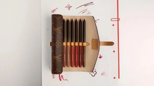 Louis Vuitton Beauty lansează LV Crayon, arta liniei perfecte
