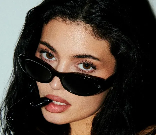 Meta colaborează cu Kylie Jenner pentru a lansa ochelari exclusivi cu inteligență artificială