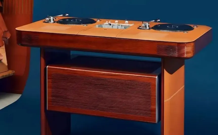Hermès prezintă o consolă DJ realizată manual