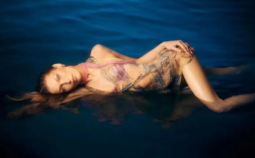 Bella Hadid extinde universul Orebella