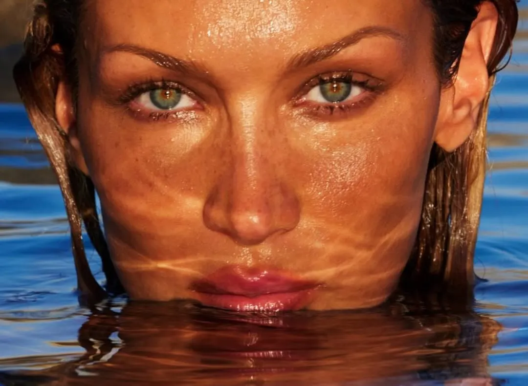 Bella Hadid întruchipează spiritul orașului Los Angeles în noua campanie ALO