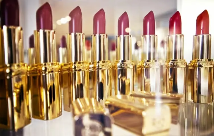 Cosmetice: luxul mai accesibil se dovedește rezistent în mijlocul crizei