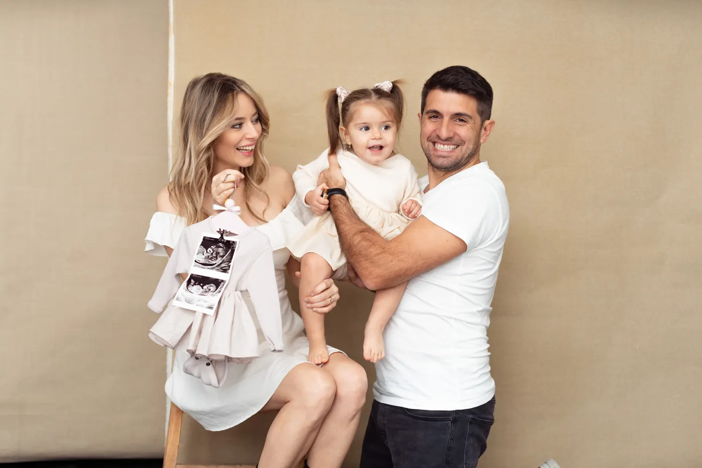laura cosoi si familia ei frumoasa