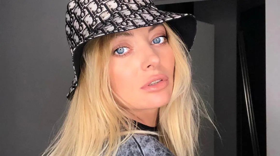 delia cu palarie