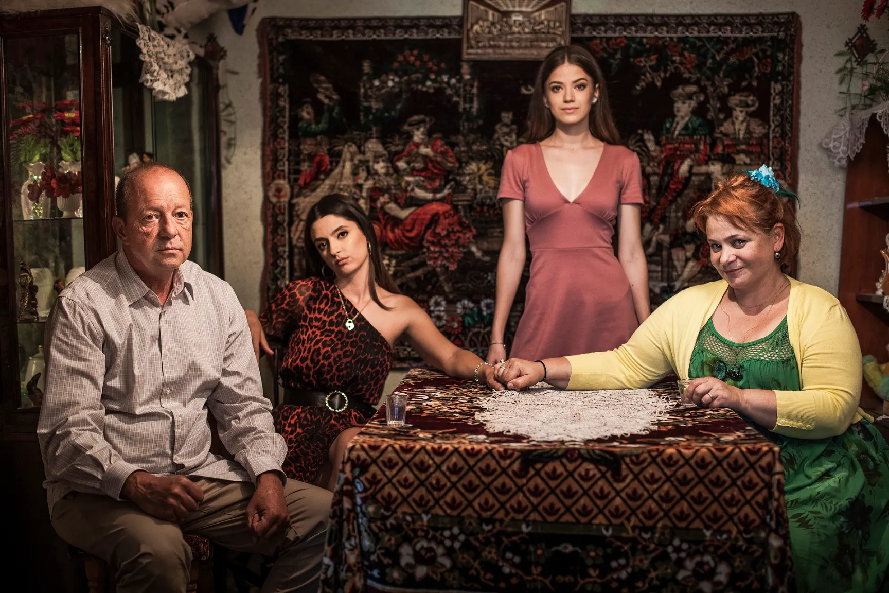 anca sigartau si marian rilea alaturi de fete - foto mihai stetcu - adela