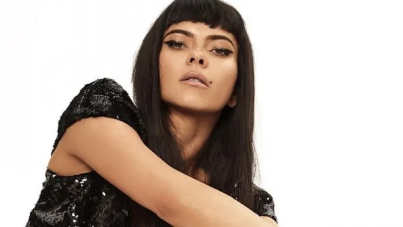 inna are look nou