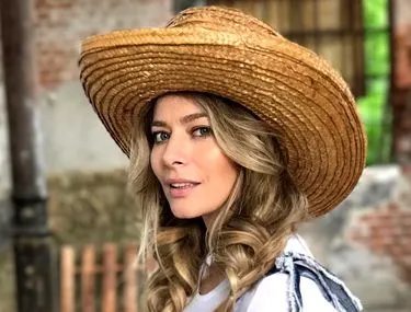 laura cosoi