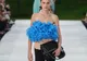 Stella McCartney pune în lumină criza climatică cu o prezentare de modă la Paris inspirată de ocean