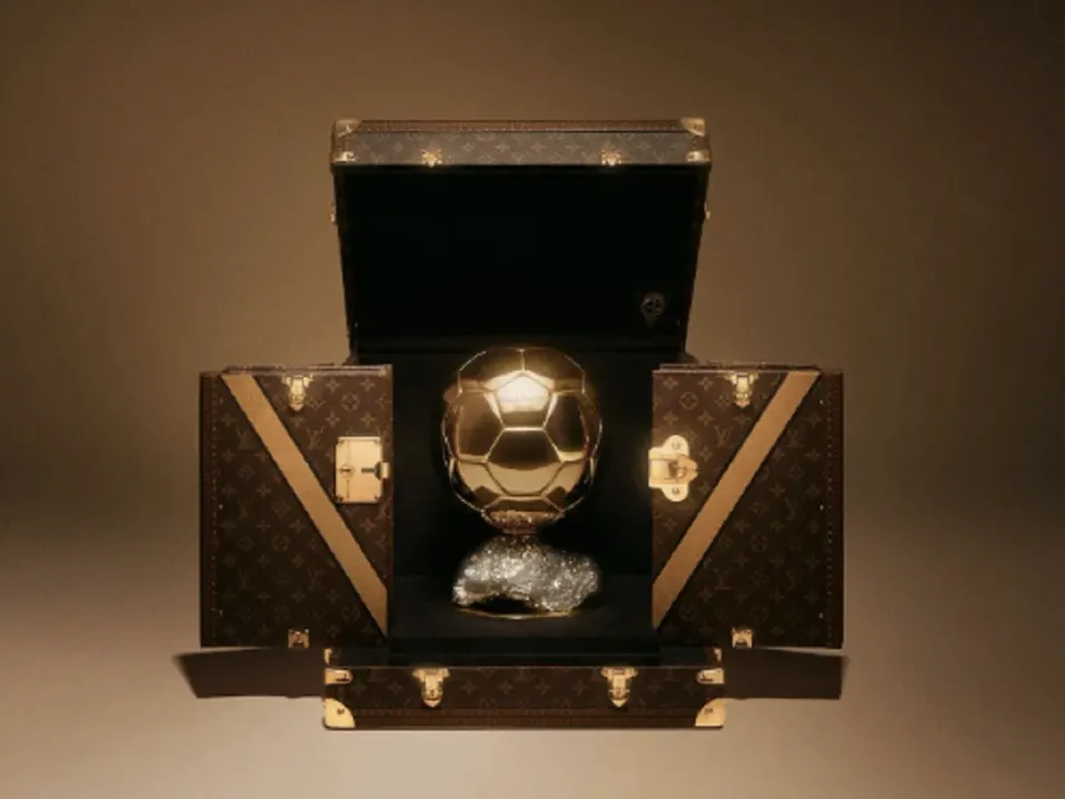 Balonul de Aur 2026, oferit într-o geantă excepțională creată de Louis Vuitton